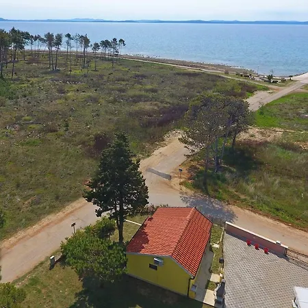 Ferienhaus House On The Tin Privlaka (Zadar)