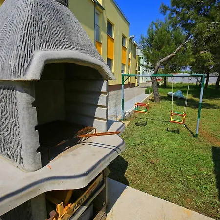 House On The Tin Feriehus Privlaka (Zadar)