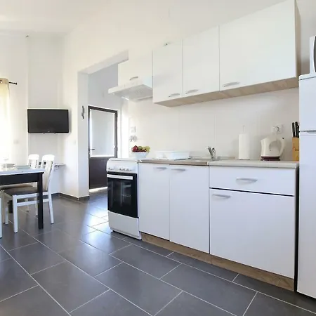 House On The Tin Tatil Evi Privlaka (Zadar)