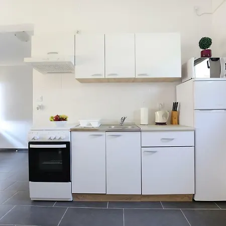 House On The Tin Tatil Evi