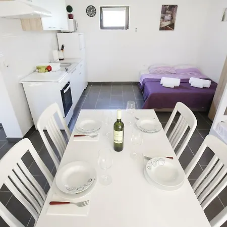 House On The Tin Tatil Evi Privlaka (Zadar)